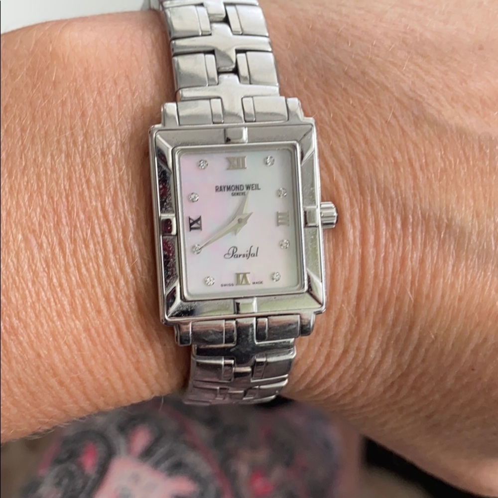 Raymond Weil Parsifal Mother of Pearl w/ Diamonds . New battery